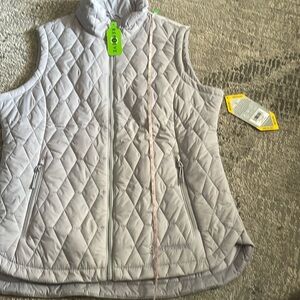 NWTs Ladies Free Country FreeCycle gray quilted vest w/two front pockets Sz M